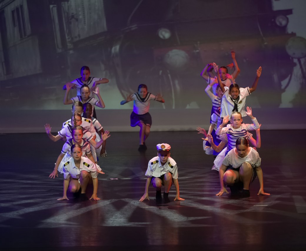 Dansers van de groep Teens